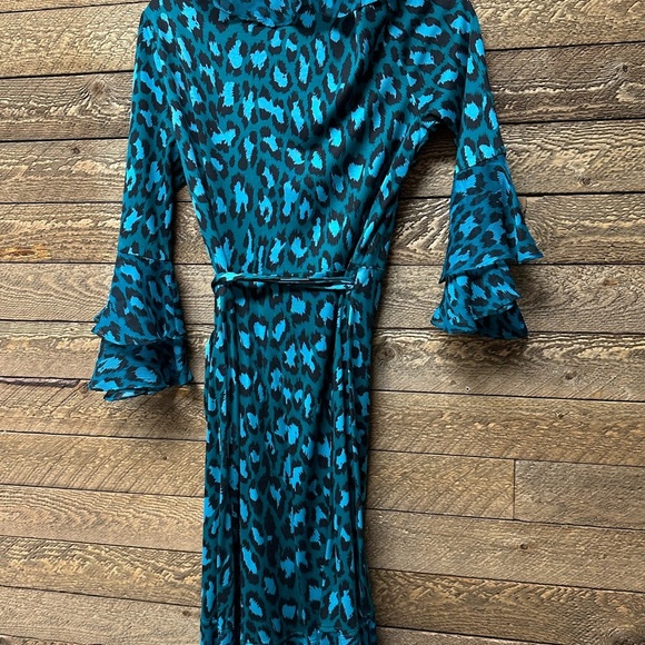 Diane von Furstenberg Carli Ruffled Wrap Dress - Size 4 - Picture 6 of 6